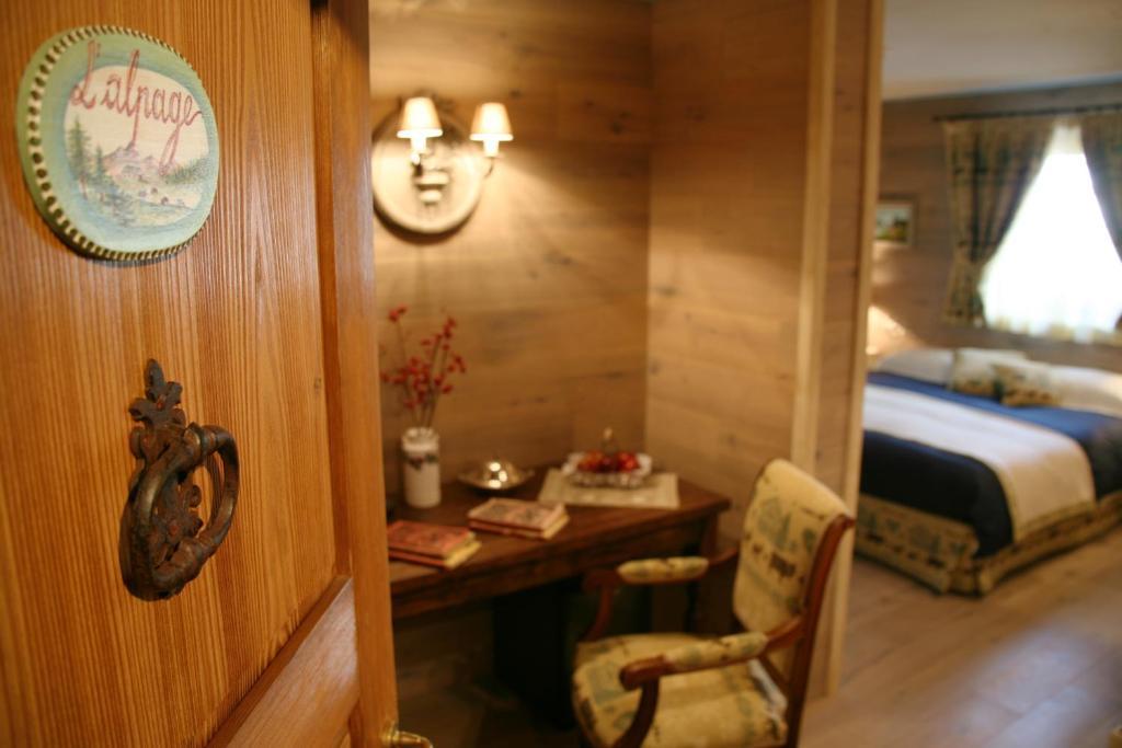 Hotel Letterario Locanda Collomb La Thuile Rom bilde
